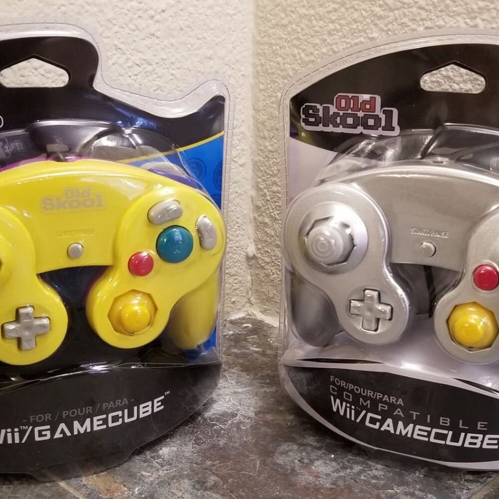 2 Gamecube Controllers - Yellow & Silver (NEW) - Nintendo - Old Skool